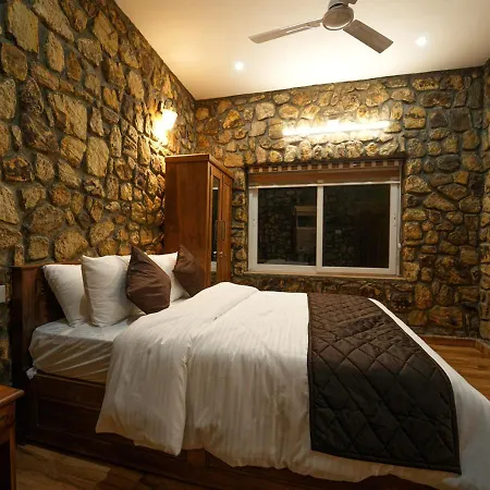 Tiyans Stone Castle Private Tea Villa Vagamon By Voye Homes Exterior photo